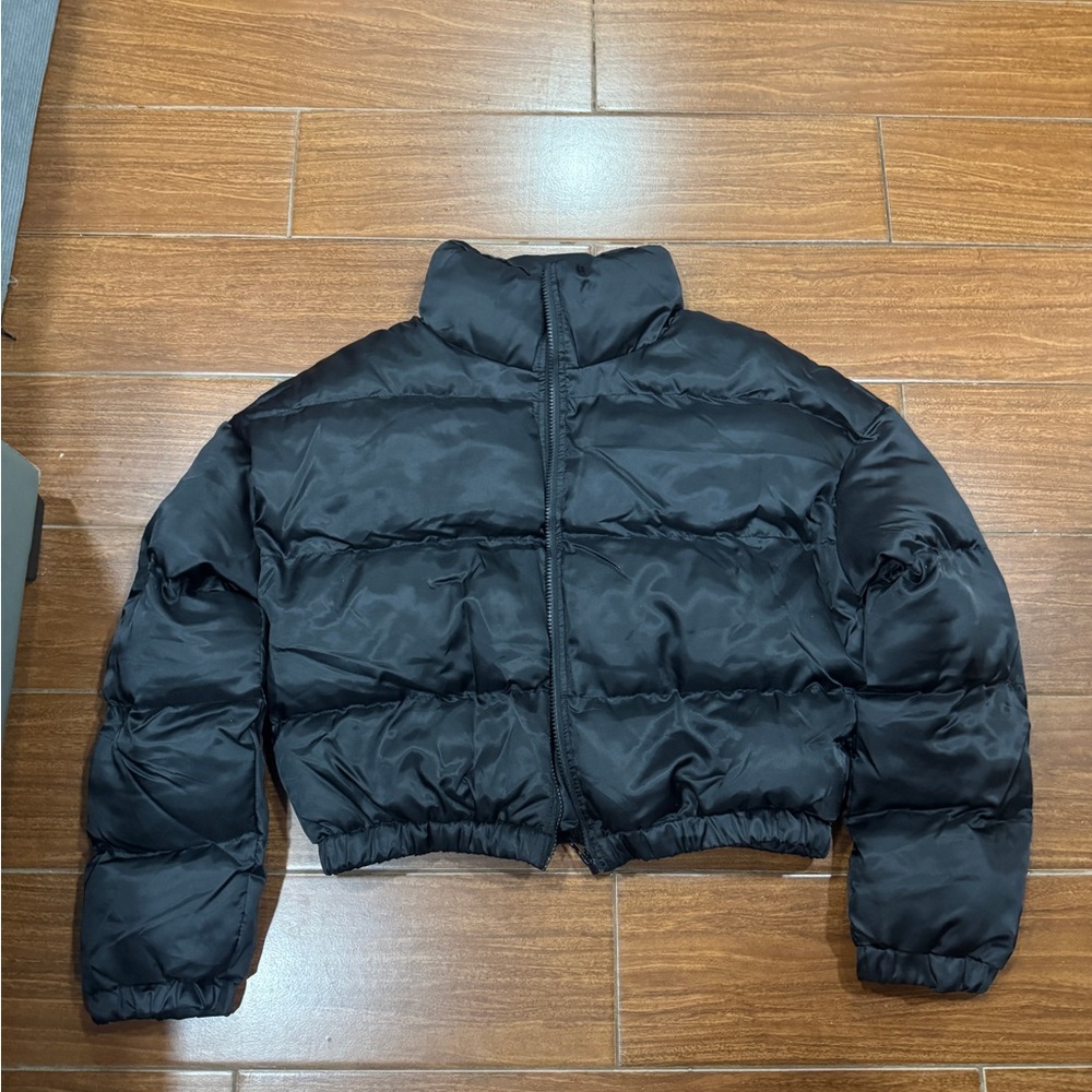 Black Cropped Puffer Jacket sz L NEW